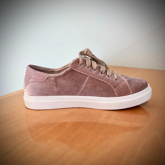 Catherine Malandrino NWT Mauve Velvet Platform Sneakers 8M - Picture 3 of 8